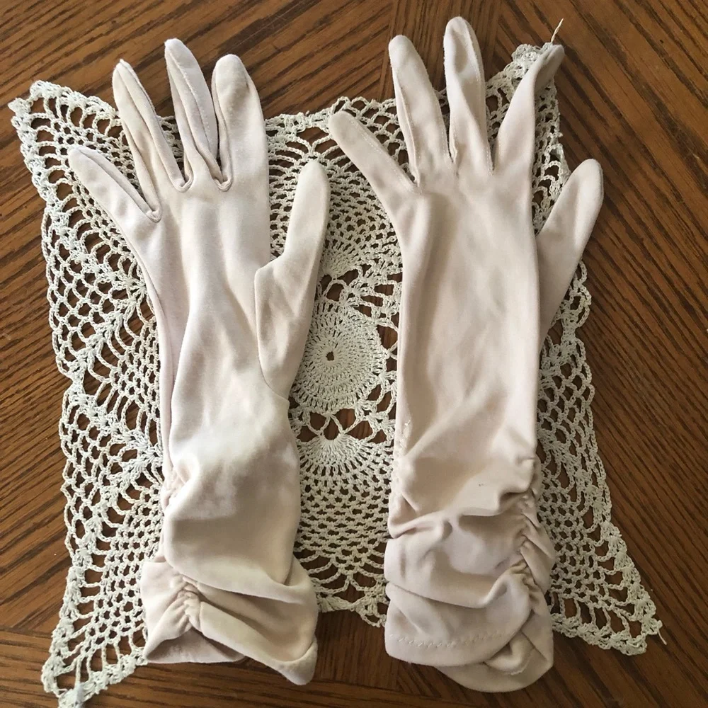 Vintage Nude Gloves